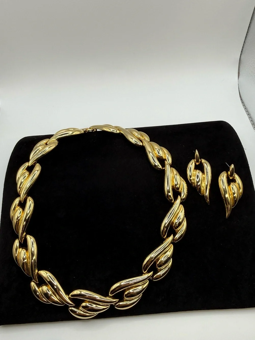 Vintage 1980s 90s Gold Tone Sculptural Leaf Link Necklace Pierced Earrings Set